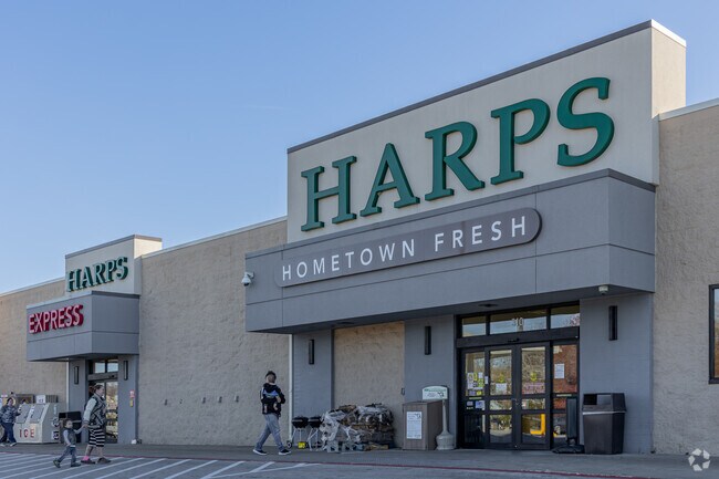 Dutch Mills residents are a short drive from Harps Foods in Lincoln.