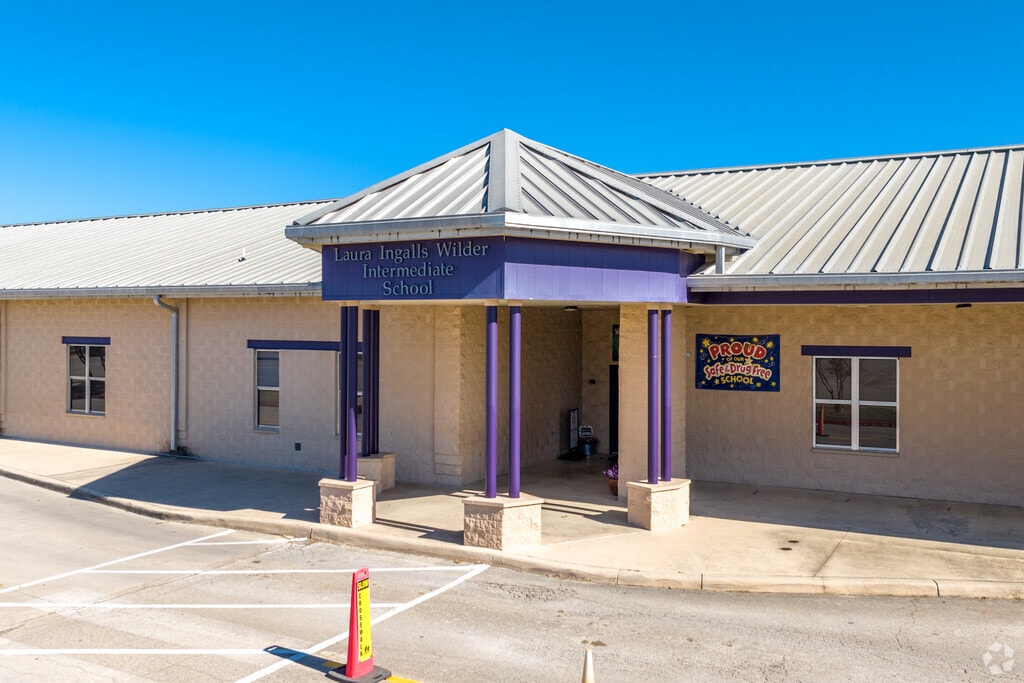 It is a public intermediate school located at 806 Savannah Dr, Schertz, TX 78154, USA.