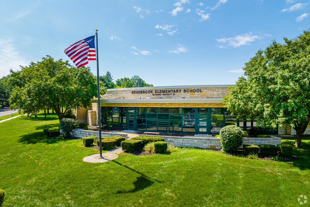 Edgebrook Elementary is an above average school in McHenry, IL with about 500 students.