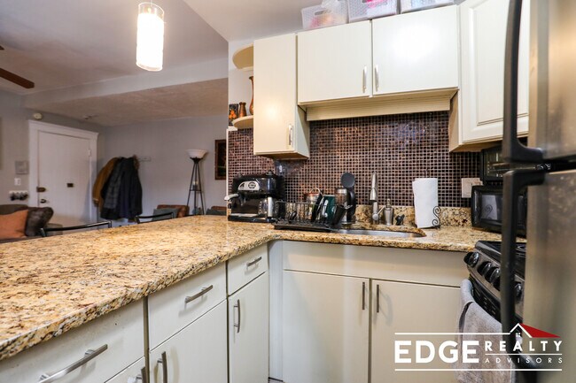 Sutherland Village unit 7, Brighton, MA 02135 - photo 3