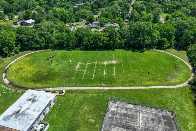 Jim Hill High School has a student to teacher ratio of 13 to 1.