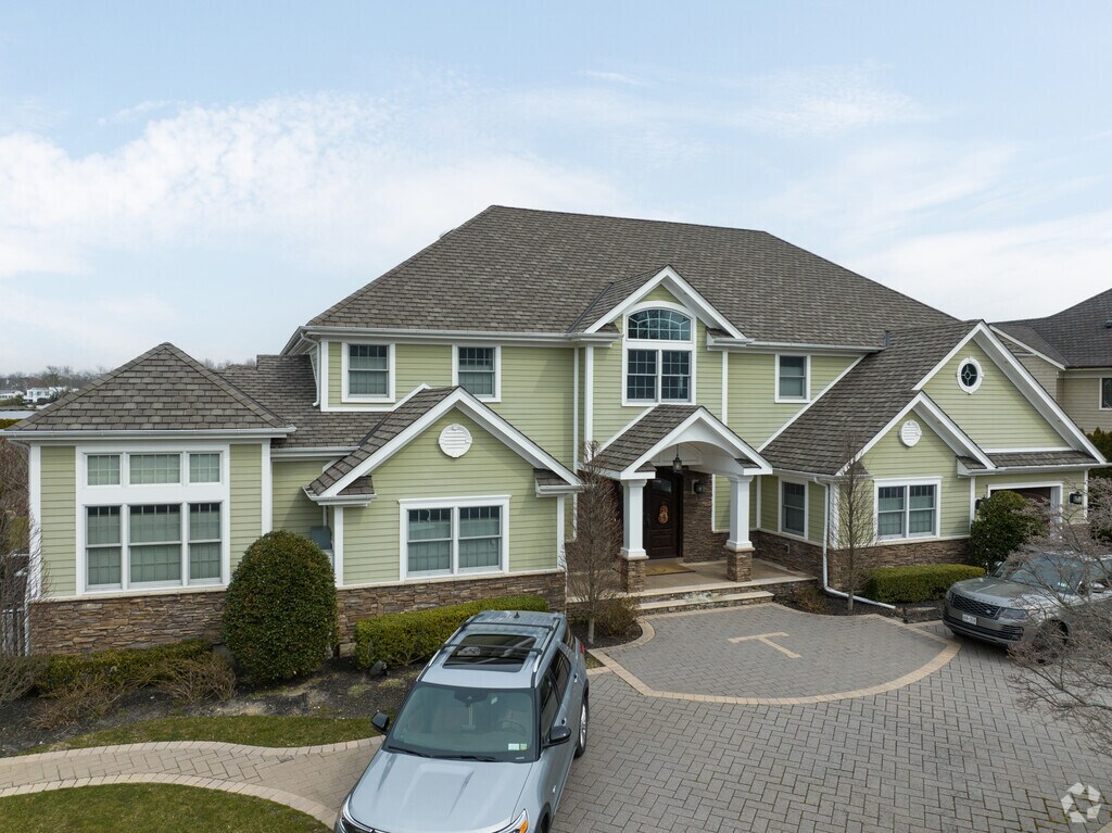 265 Great River Rd, Great River, NY 11739