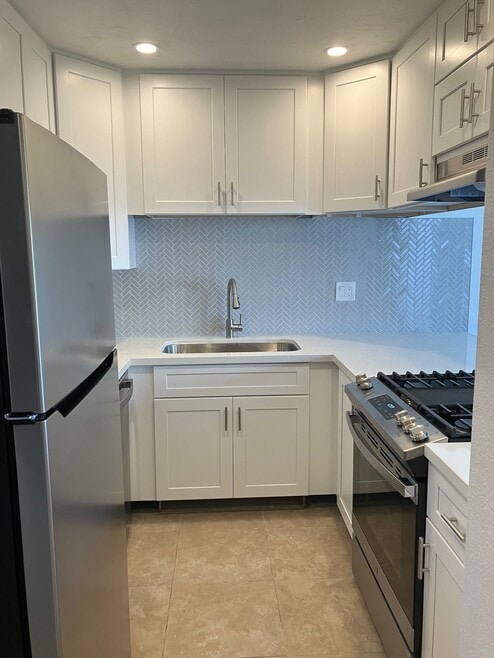 6915 Quail Place unit West Bluff Hills, Carlsbad, CA 92009 - photo 1