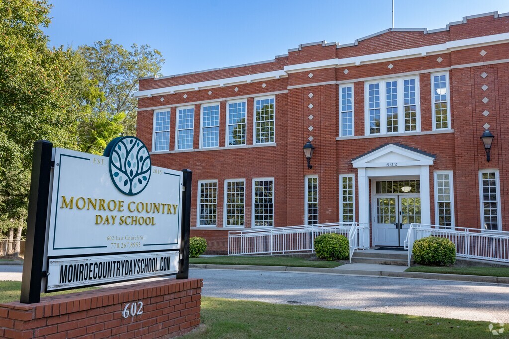 Welcome to the Monroe Country Day School.