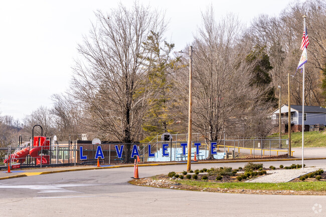 The dedicated teachers of Lavalette Elementary School earned a B grade from Niche.