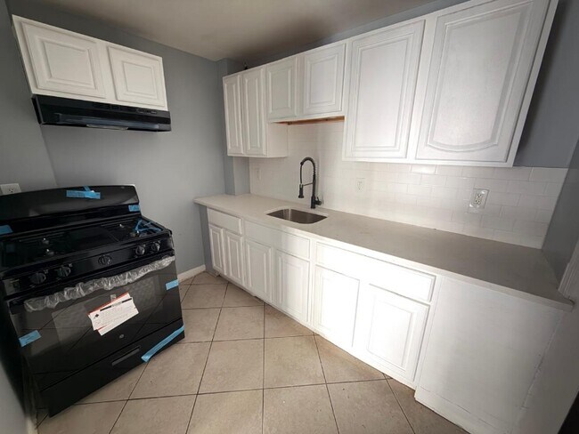 133 Pennsylvania Ave unit 3, Newark, NJ 07114 - photo 2