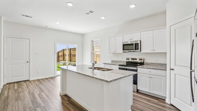 109 Buttercup Rd unit 38492493, Taylor, TX 76574 - photo 2