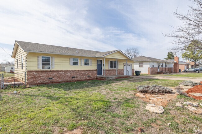 Find a ranch-style home with a large yard in Prattville.
