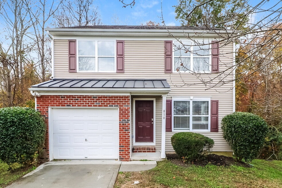 810 Mattox Ct, Charlotte, NC 28216 - photo 1