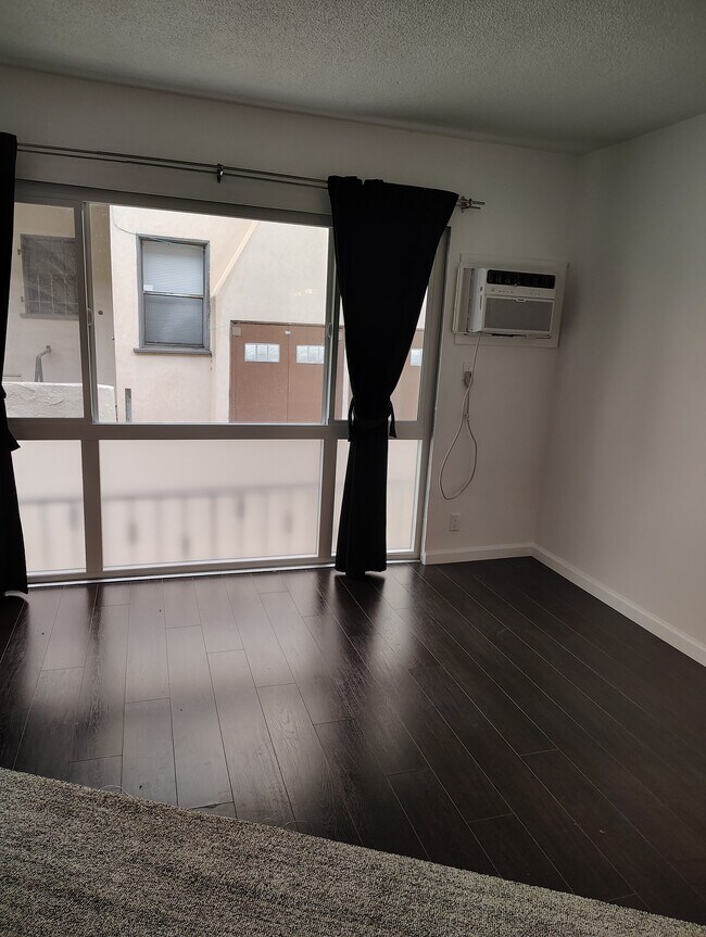 1217 S Orange Grove Ave unit 1, Los Angeles, CA 90019 - photo 4