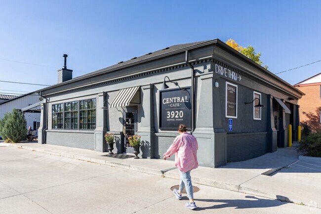 Central Café in Moore Haven Heights is a staple known for its coffee and friendly service.