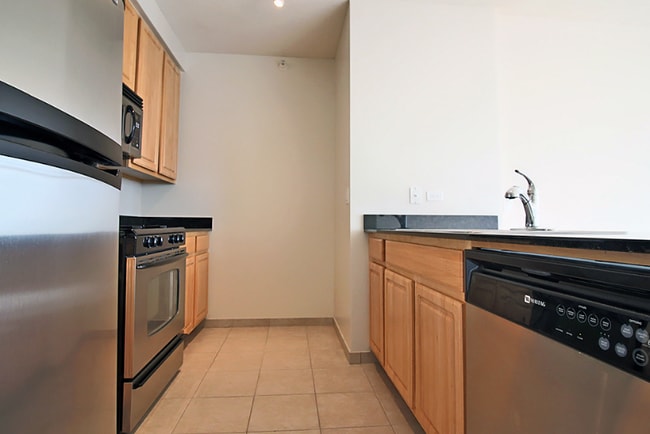 353 N Jefferson St, Chicago, IL 60661 - photo 3