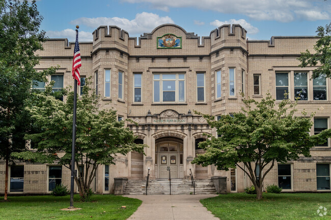 Alfred E. Burr Middle School is located in Barry Square, Hartford.