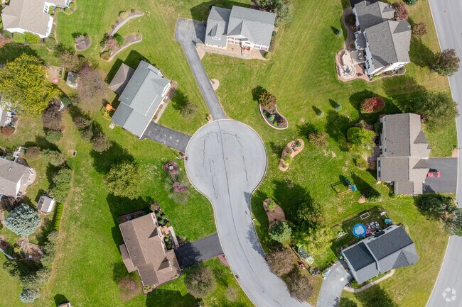 North Londonderry features a few beautiful cul-de-sacs with big homes in communities.