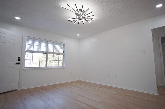 106 Woodhouse Ln unit D, Savannah, GA 31406 - photo 5