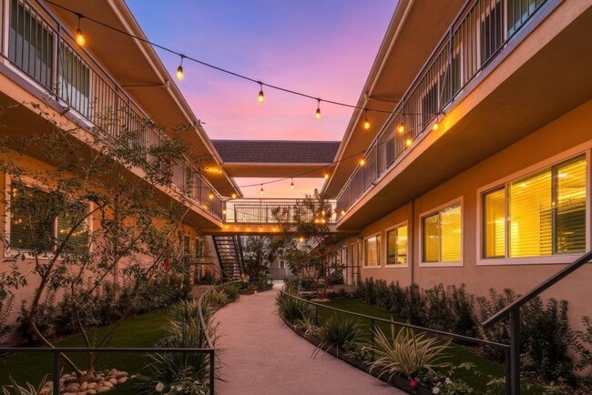 Premier Apartment Complex Near Hollywood Park with Pool, Gym and Covered Parking!, Inglewood, CA 90301 - photo 4