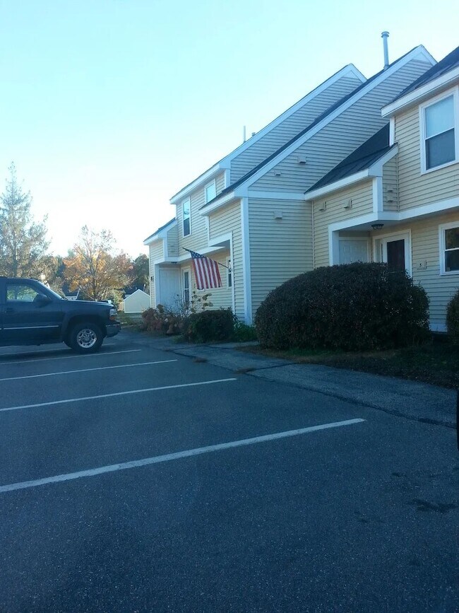 30 Great Falls Dr Unit 30 Great Falls Drive, Concord, NH 03303