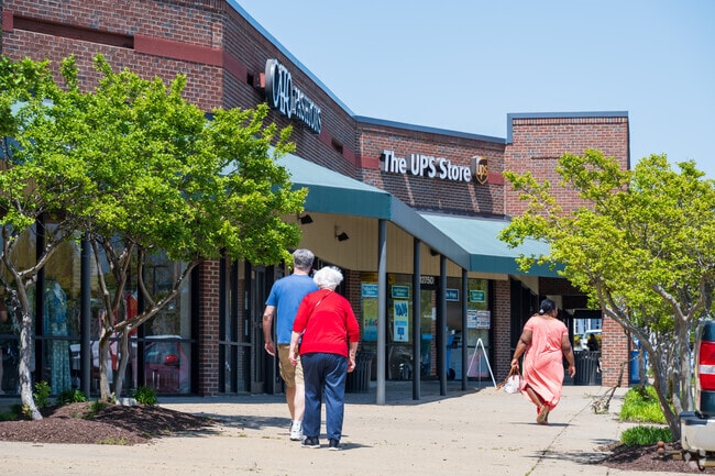 The Breckenridge Shopping Center offers plenty of variety to Windsor Hills residents.
