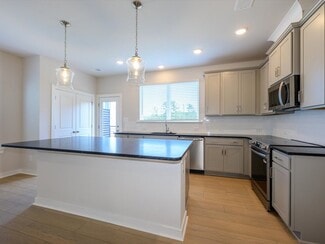1104 Bismuth Ln, Charlotte, NC 28211