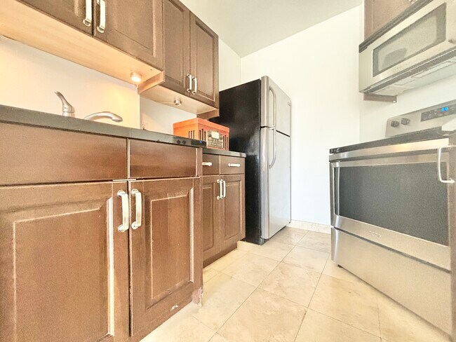 3947 Los Feliz Blvd unit 105A, Los Angeles, CA 90027 - photo 3