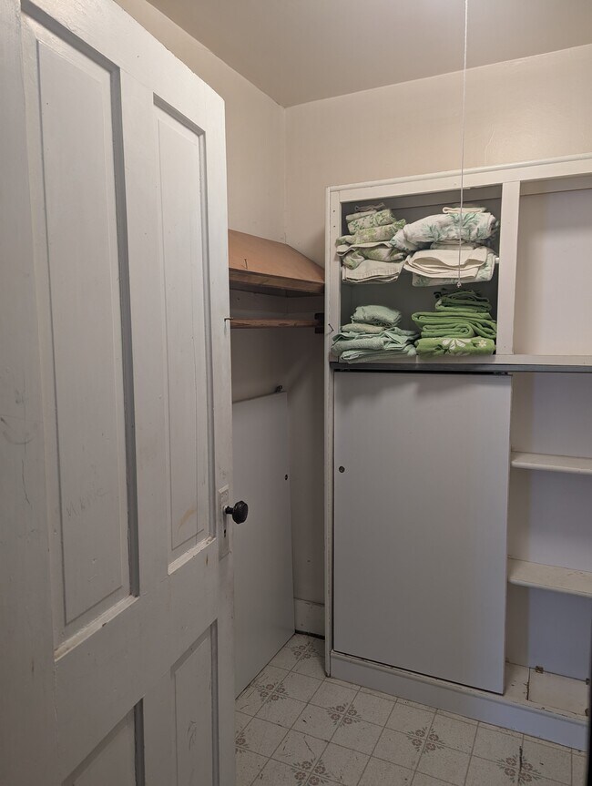 1711 N 3rd St unit The Yellow Room, Wausau, WI 54403 - photo 5