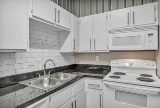 1005 W Stassney Ln, Austin, TX 78745