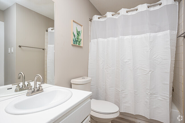 1BR, 1BA - 735SF