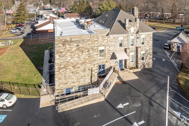 The Walden School was originally founded in 1967 by by Mary LeFever.