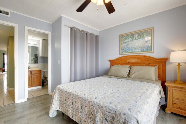 608 Carolina Beach Ave S unit ID1302656P, Carolina Beach, NC 28428 - photo 3