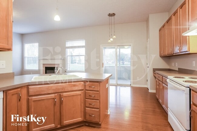 6565 Hunters Ridge S, Zionsville, IN 46077 - photo 3