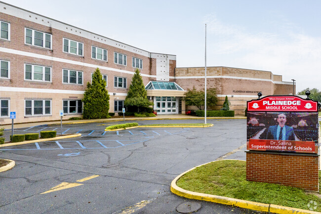 Plainedge Middle School has 645 students with a student-teacher ratio of 10 to 1.