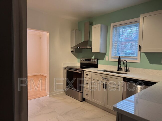 8203 Comet Dr, Fort Washington, MD 20744 - photo 7