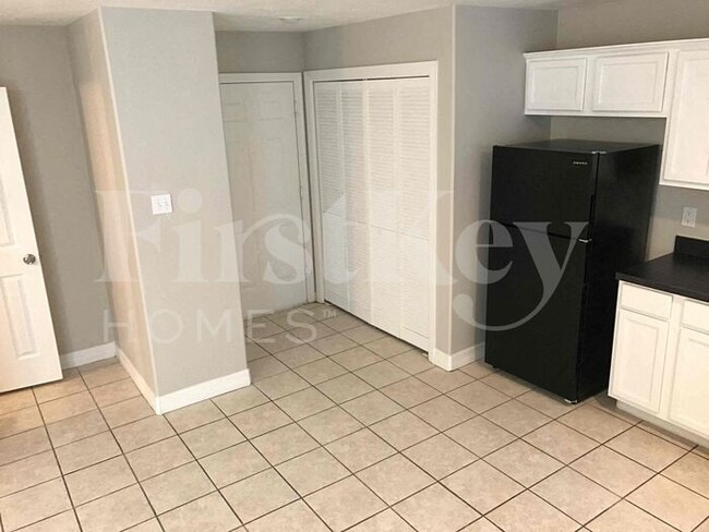 214 N Native Ln, Houston, TX 77022 - photo 5