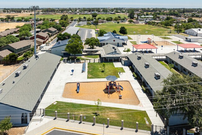 Lincoln Elementary School provides large green areas and play equipment for students to enjoy.