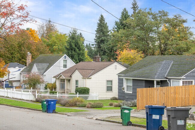 Cozy cottages line Linde Hill Park residential streets.