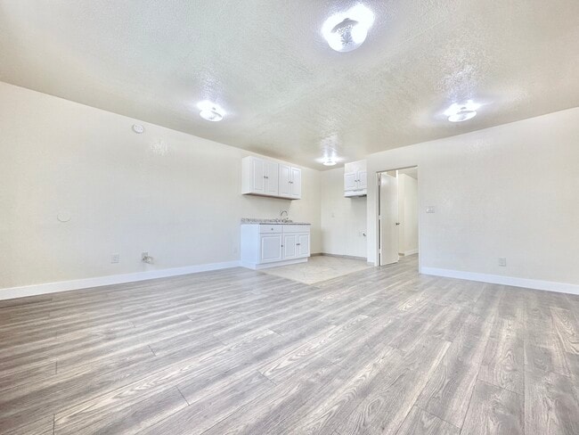 Maple Courtyard, Pomona, CA 91767 - photo 4