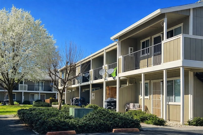 6667 Blue Heron Dr unit B, Upper Lake, CA 95485 - photo 2