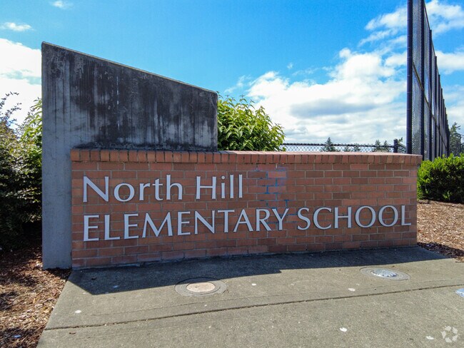 North Hill Elementary School receives a B from Niche.