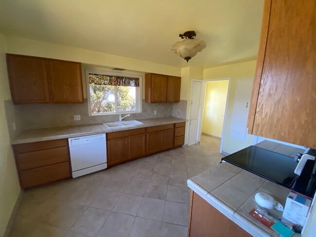 2575 Sheridan Ave, North Bend, OR 97459 - photo 5