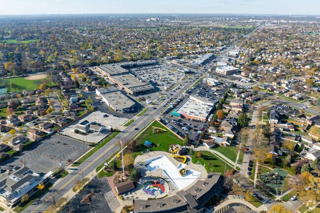 Oasis sits conveniently at the intersection of Harlem and Milwaukee avenues.