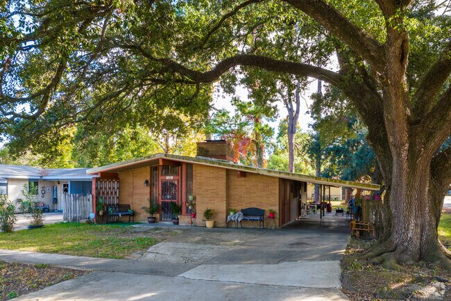 Some areas of Evangeline have stunning examples of Mid-century Homes.
