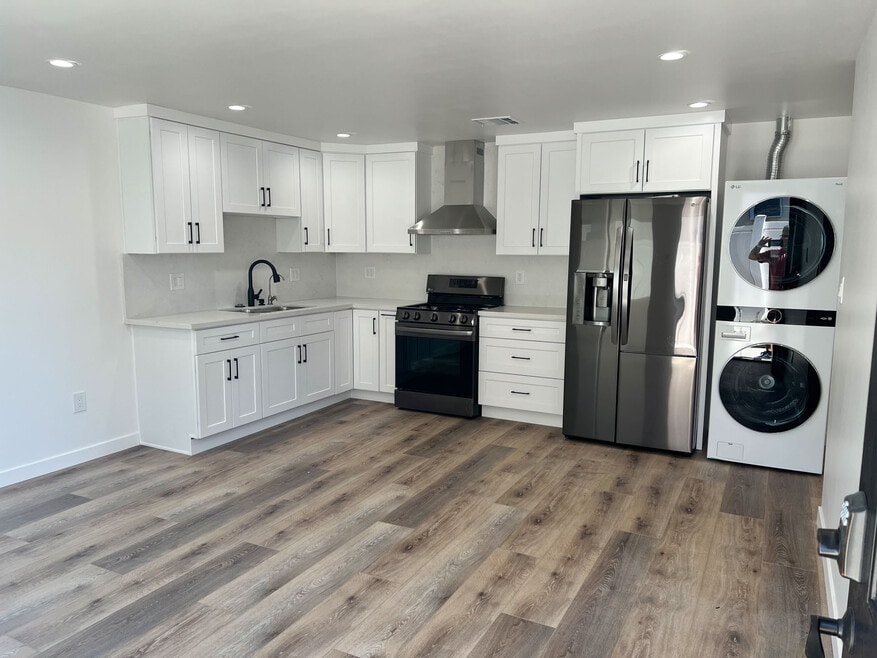 7718 N Glenoaks Blvd, Burbank, CA 91504 - photo 1