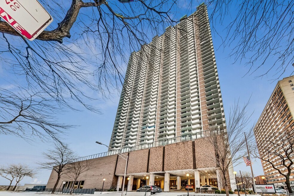 Malibu East Condominium unit 8G, Chicago, IL 60660 - photo 1