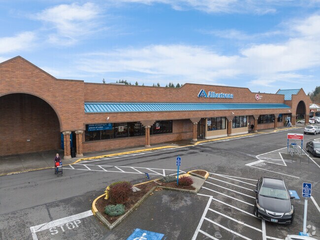 Locals shop at Albertsons for all their grocery needs in the Santa Clara area of Eugene, OR.