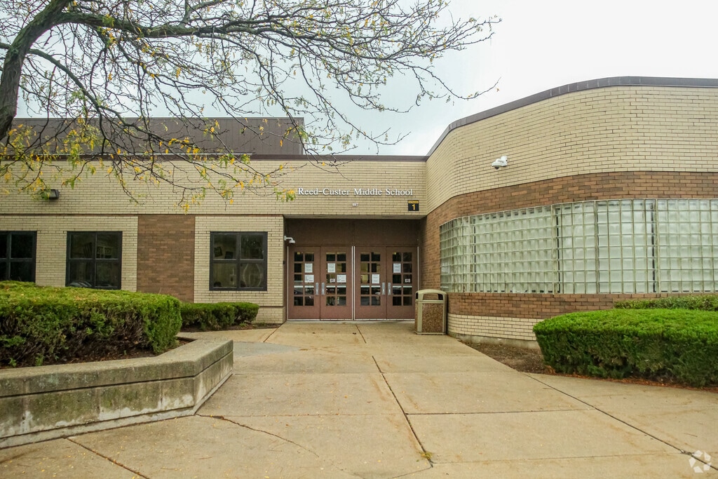 Reed-Custer Middle School serves students in the Braidwood community.