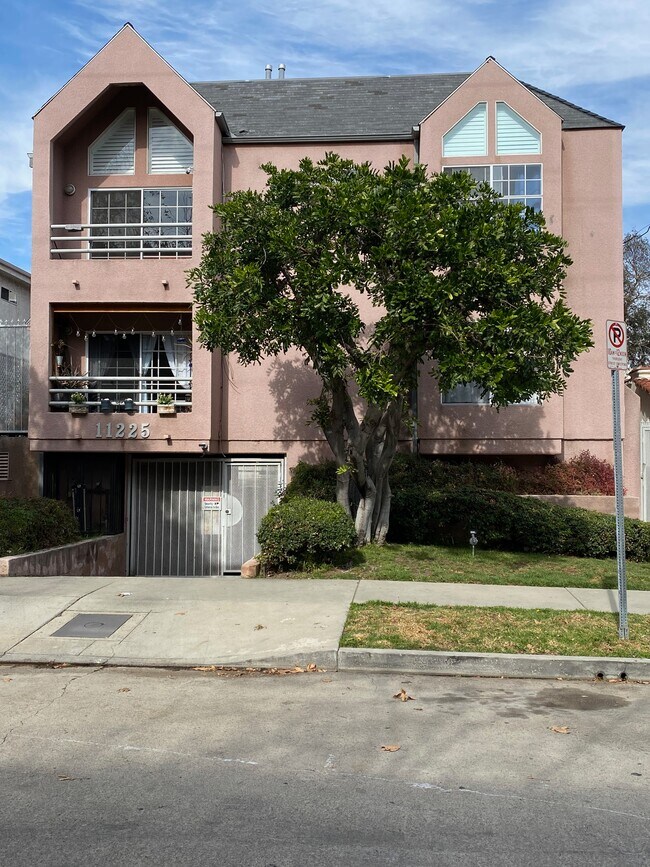11225 La Maida St Unit 4, North Hollywood, CA 91601