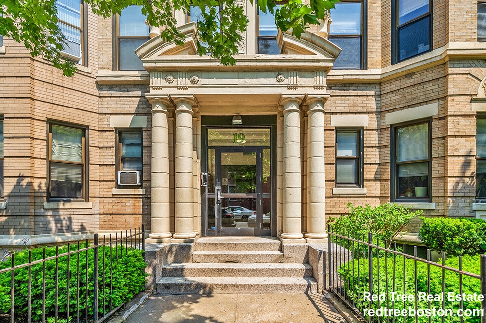 19 Peterborough St unit 8, Boston, MA 02215 - photo 1
