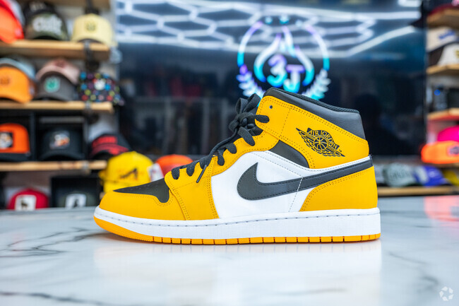 Sav-Mor sneaker heads can pick up a fresh pair of kicks at 3J.