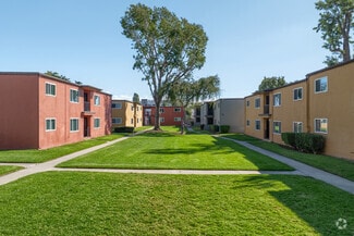 494 Oaklawn Ave, Chula Vista, CA 91910