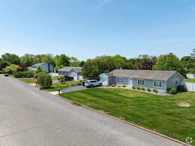 Gorgeous ranch style homes in Mount Sinai.